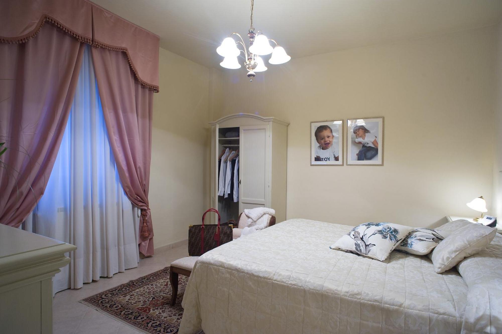 Cevoli Country Resort Lari الغرفة الصورة